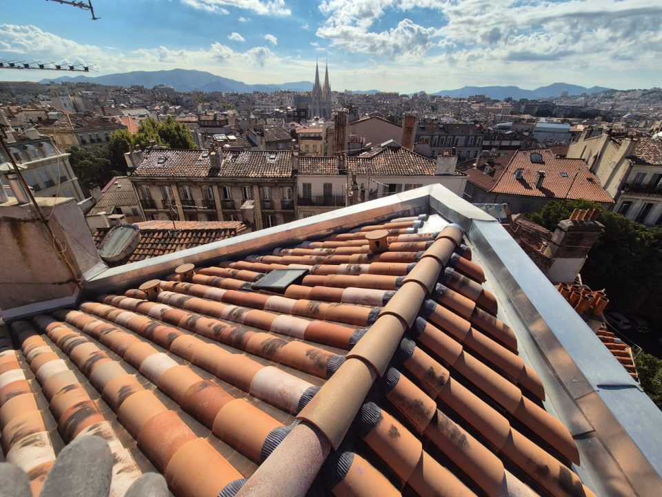 Rénovation couverture dans le 1er arrondissement de Marseille avec tuiles DCL